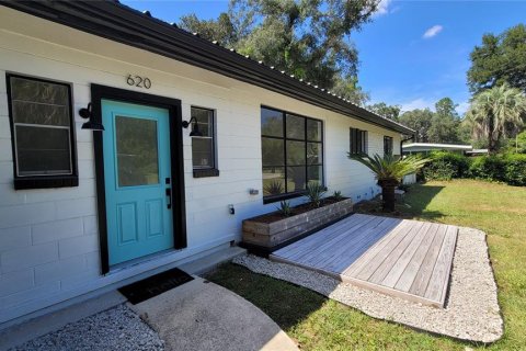 House in Gainesville, Florida 4 bedrooms, 148.18 sq.m. № 1901642 - photo 1