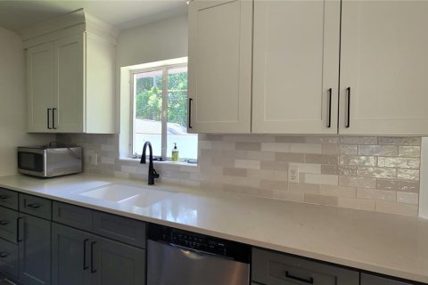 House in Gainesville, Florida 4 bedrooms, 148.18 sq.m. № 1901642 - photo 8