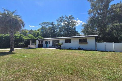 House in Gainesville, Florida 4 bedrooms, 148.18 sq.m. № 1901642 - photo 2