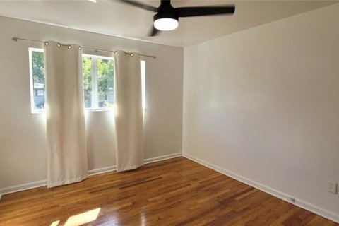 House in Gainesville, Florida 4 bedrooms, 148.18 sq.m. № 1901642 - photo 19