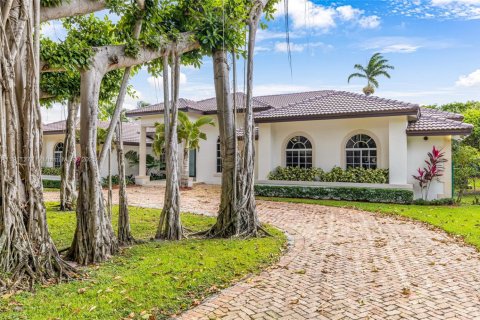House in Pinecrest, Florida 5 bedrooms, 374.49 sq.m. № 1969663 - photo 2
