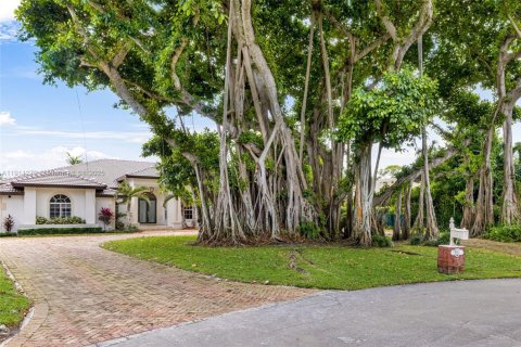 House in Pinecrest, Florida 5 bedrooms, 374.49 sq.m. № 1969663 - photo 5