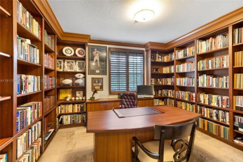 House in Pinecrest, Florida 5 bedrooms, 374.49 sq.m. № 1969663 - photo 20