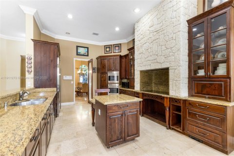 House in Pinecrest, Florida 5 bedrooms, 374.49 sq.m. № 1969663 - photo 15
