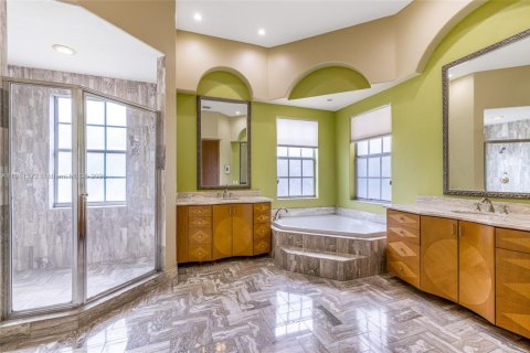 House in Pinecrest, Florida 5 bedrooms, 374.49 sq.m. № 1969663 - photo 22