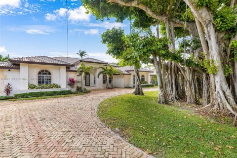 House in Pinecrest, Florida 5 bedrooms, 374.49 sq.m. № 1969663