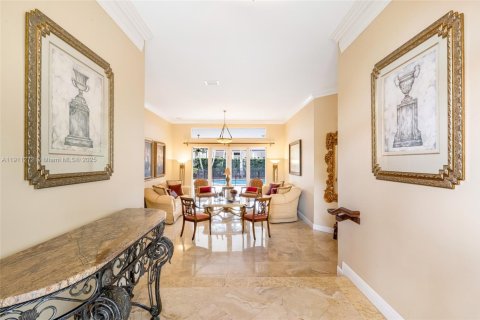 House in Pinecrest, Florida 5 bedrooms, 374.49 sq.m. № 1969663 - photo 10