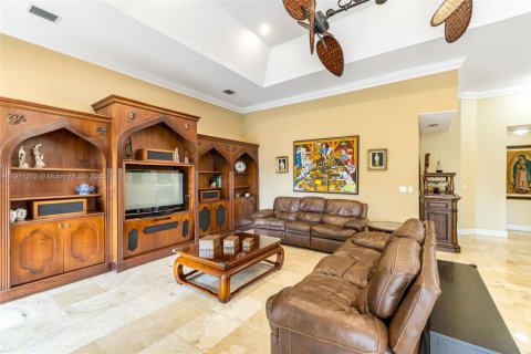 House in Pinecrest, Florida 5 bedrooms, 374.49 sq.m. № 1969663 - photo 19