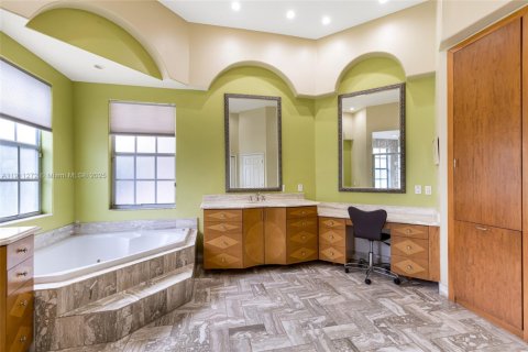 House in Pinecrest, Florida 5 bedrooms, 374.49 sq.m. № 1969663 - photo 23