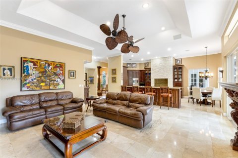 House in Pinecrest, Florida 5 bedrooms, 374.49 sq.m. № 1969663 - photo 18