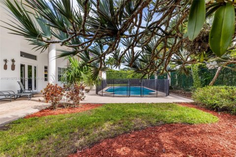House in Pinecrest, Florida 5 bedrooms, 374.49 sq.m. № 1969663 - photo 30