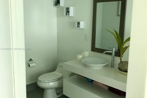 Condo in Miami, Florida, 2 bedrooms  № 2086751 - photo 12
