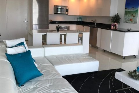 Condo in Miami, Florida, 2 bedrooms  № 2086751 - photo 2