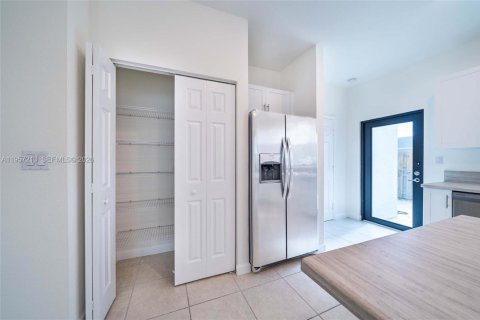 Adosado en alquiler en Fort Lauderdale, Florida, 3 dormitorios, 147.34 m2 № 2011234 - foto 13