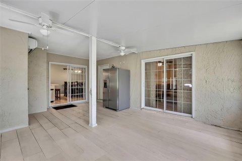 Adosado en venta en Tampa, Florida, 3 dormitorios, 166.2 m2 № 1855659 - foto 8