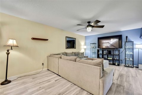 Adosado en venta en Tampa, Florida, 3 dormitorios, 166.2 m2 № 1855659 - foto 9
