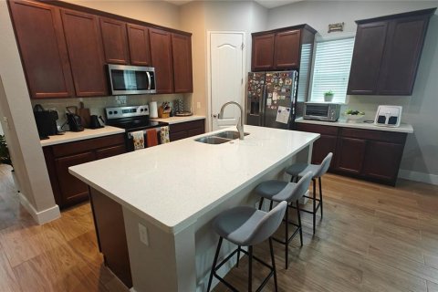 Villa ou maison à louer à Orlando, Floride: 4 chambres, 190.82 m2 № 2354232 - photo 2