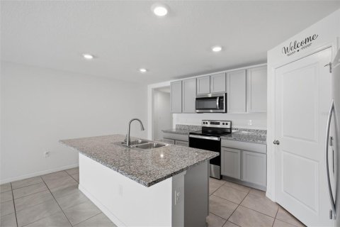 House in Spring Hill, Florida 4 bedrooms, 171.5 sq.m. № 2210567 - photo 8