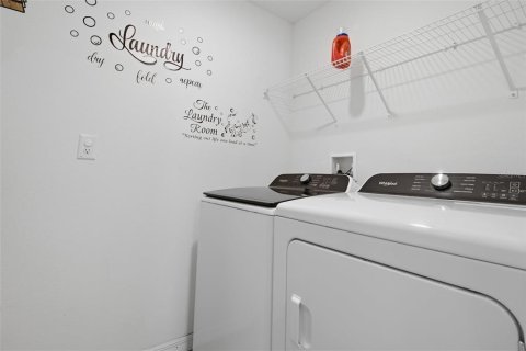 House in Spring Hill, Florida 4 bedrooms, 171.5 sq.m. № 2210567 - photo 26