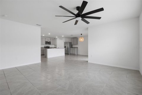 House in Spring Hill, Florida 4 bedrooms, 171.5 sq.m. № 2210567 - photo 10