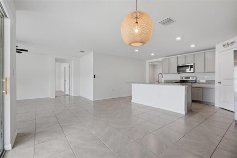 House in Spring Hill, Florida 4 bedrooms, 171.5 sq.m. № 2210567 - photo 13