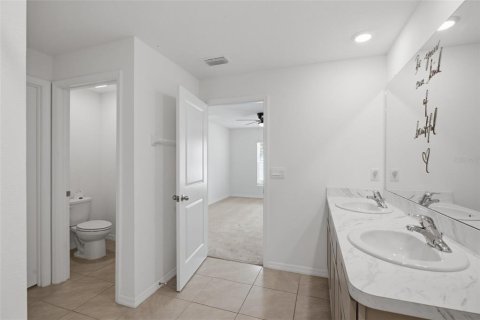 House in Spring Hill, Florida 4 bedrooms, 171.5 sq.m. № 2210567 - photo 15