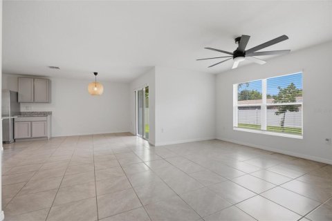 House in Spring Hill, Florida 4 bedrooms, 171.5 sq.m. № 2210567 - photo 12