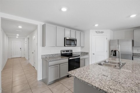 House in Spring Hill, Florida 4 bedrooms, 171.5 sq.m. № 2210567 - photo 3