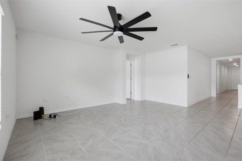 House in Spring Hill, Florida 4 bedrooms, 171.5 sq.m. № 2210567 - photo 11