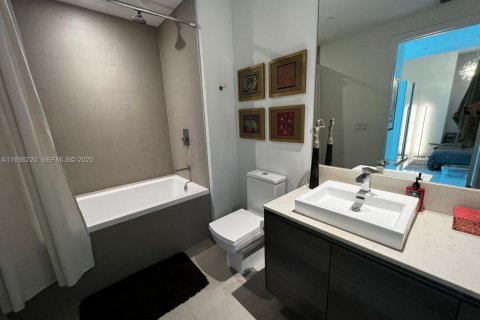 Condo in Miami, Florida № 1994571 - photo 10