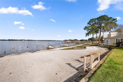 Condo in Summerfield, Florida, 2 bedrooms № 2217455 - photo 27