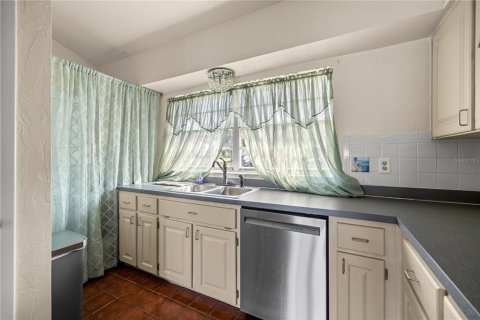 Condo in Summerfield, Florida, 2 bedrooms № 2217455 - photo 15