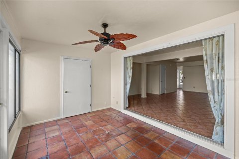 Condo in Summerfield, Florida, 2 bedrooms № 2217455 - photo 10