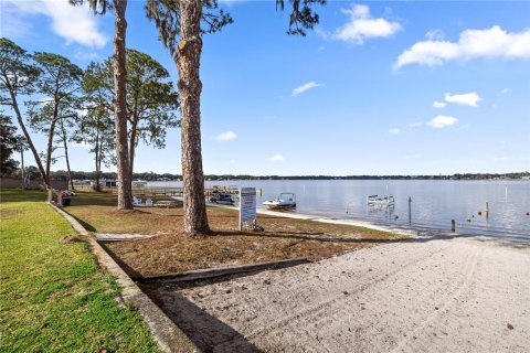Condo in Summerfield, Florida, 2 bedrooms № 2217455 - photo 28