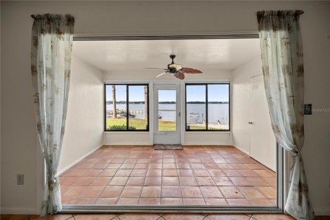 Condo in Summerfield, Florida, 2 bedrooms № 2217455 - photo 8