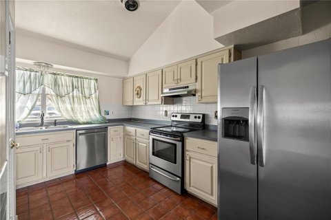 Condo in Summerfield, Florida, 2 bedrooms № 2217455 - photo 14