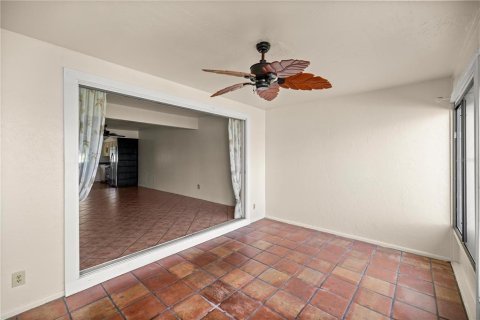 Condo in Summerfield, Florida, 2 bedrooms № 2217455 - photo 11