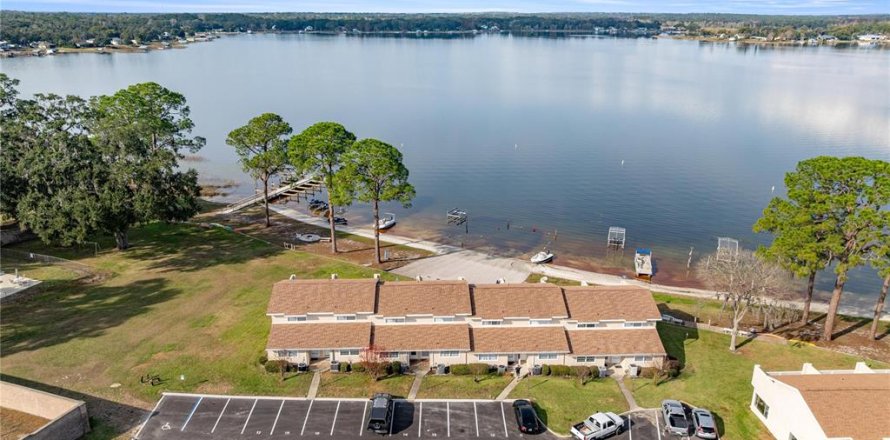Condo in Summerfield, Florida, 2 bedrooms № 2217455
