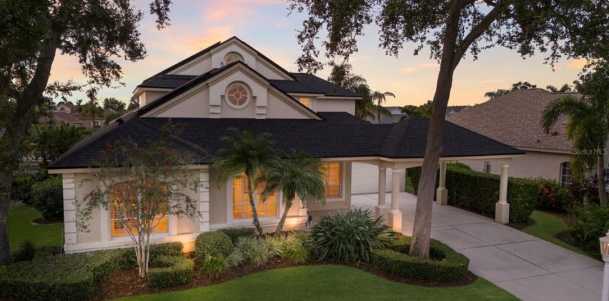 House in Bradenton, Florida 3 bedrooms, 228.82 sq.m. № 1852687