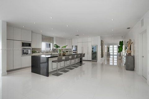 Casa en venta en Miami Beach, Florida, 5 dormitorios, 524.62 m2 № 2027806 - foto 27