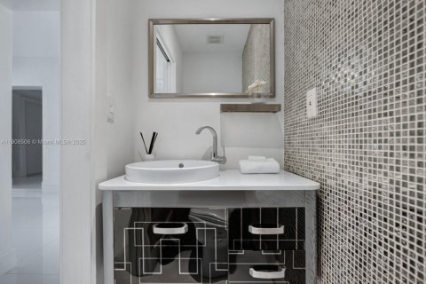 Casa en venta en Miami Beach, Florida, 5 dormitorios, 524.62 m2 № 2027806 - foto 14