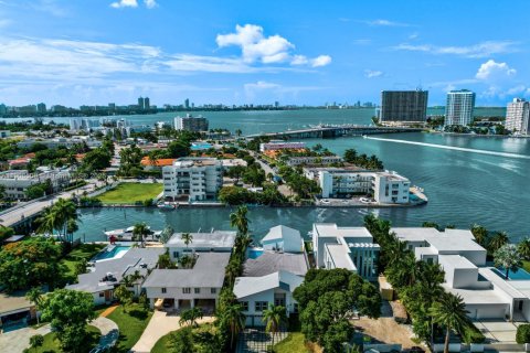 Casa en venta en Miami Beach, Florida, 5 dormitorios, 524.62 m2 № 2027806 - foto 22