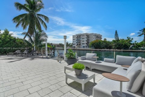 Casa en venta en Miami Beach, Florida, 5 dormitorios, 524.62 m2 № 2027806 - foto 2
