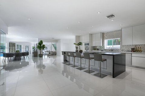 Casa en venta en Miami Beach, Florida, 5 dormitorios, 524.62 m2 № 2027806 - foto 25