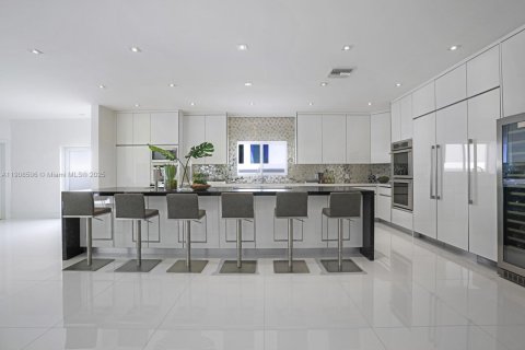 Casa en venta en Miami Beach, Florida, 5 dormitorios, 524.62 m2 № 2027806 - foto 26