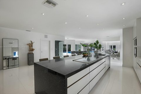 Casa en venta en Miami Beach, Florida, 5 dormitorios, 524.62 m2 № 2027806 - foto 28