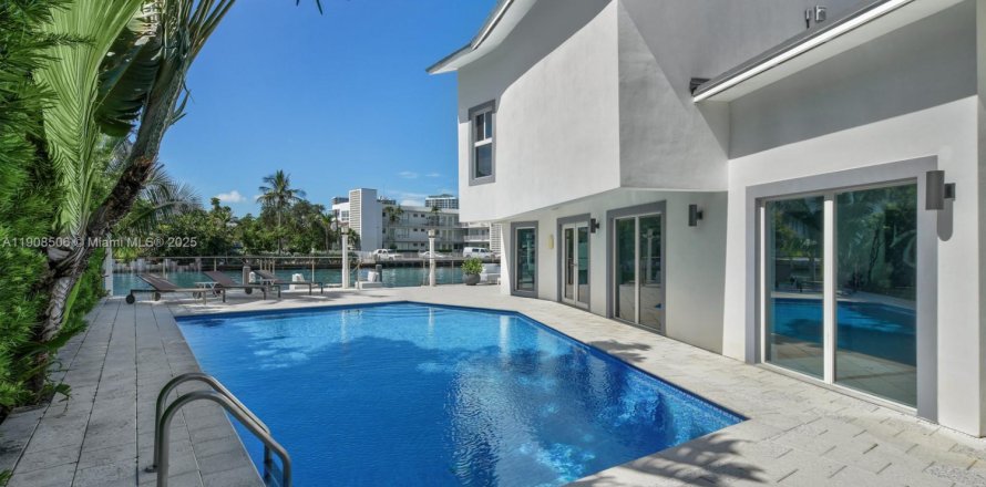 Casa en Miami Beach, Florida 5 dormitorios, 524.62 m2 № 2027806
