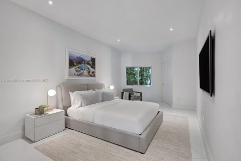 Casa en venta en Miami Beach, Florida, 5 dormitorios, 524.62 m2 № 2027806 - foto 16