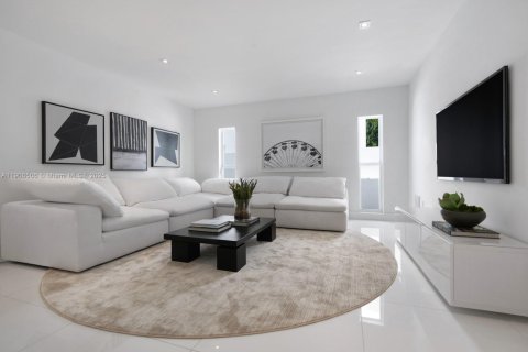 Casa en venta en Miami Beach, Florida, 5 dormitorios, 524.62 m2 № 2027806 - foto 15