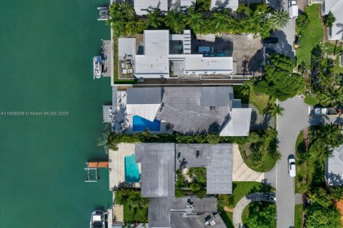 Casa en venta en Miami Beach, Florida, 5 dormitorios, 524.62 m2 № 2027806 - foto 17